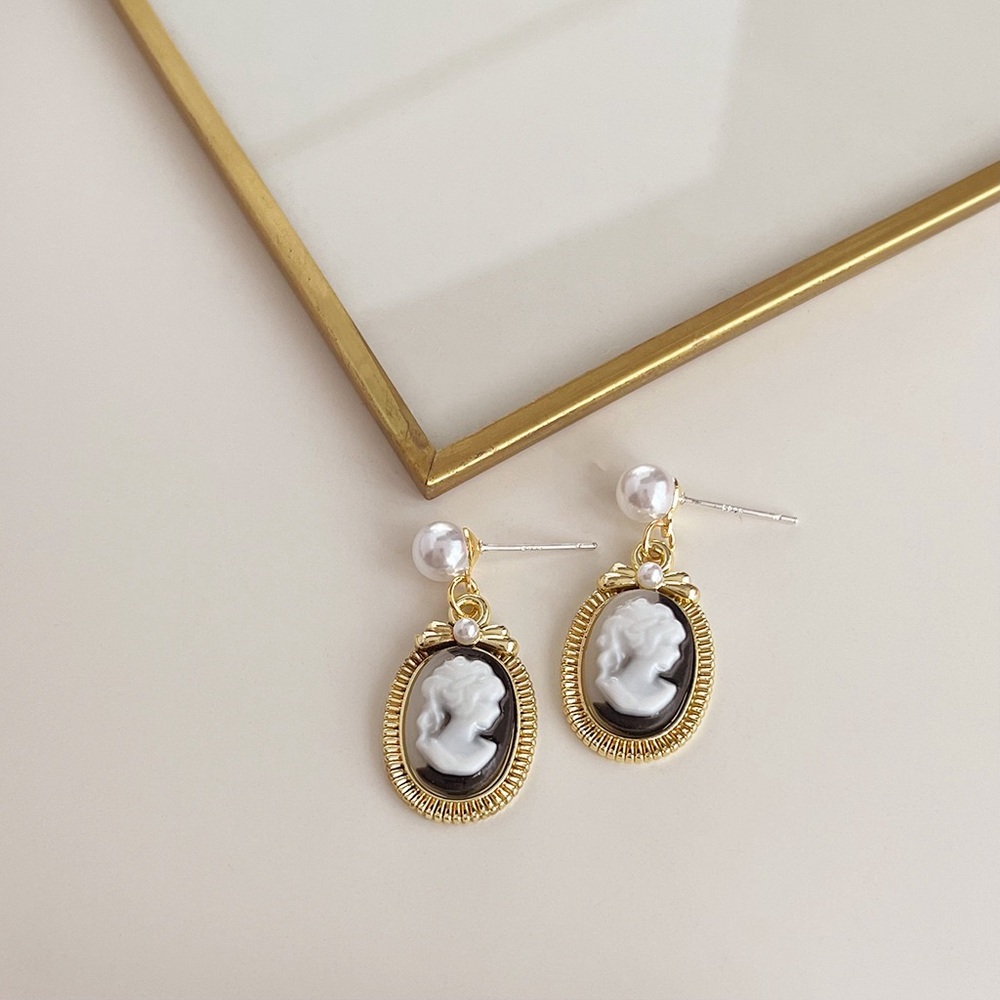 Vintage Antique Style Earrings With Silver Needle